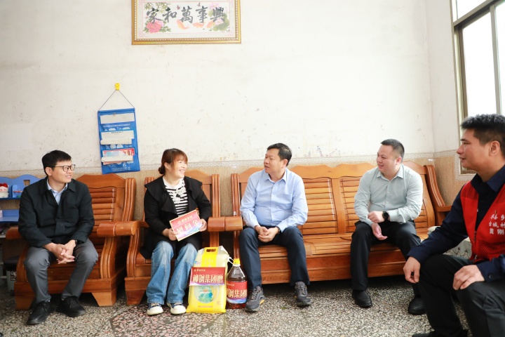 慰问五地村帮扶户 (2) (1)